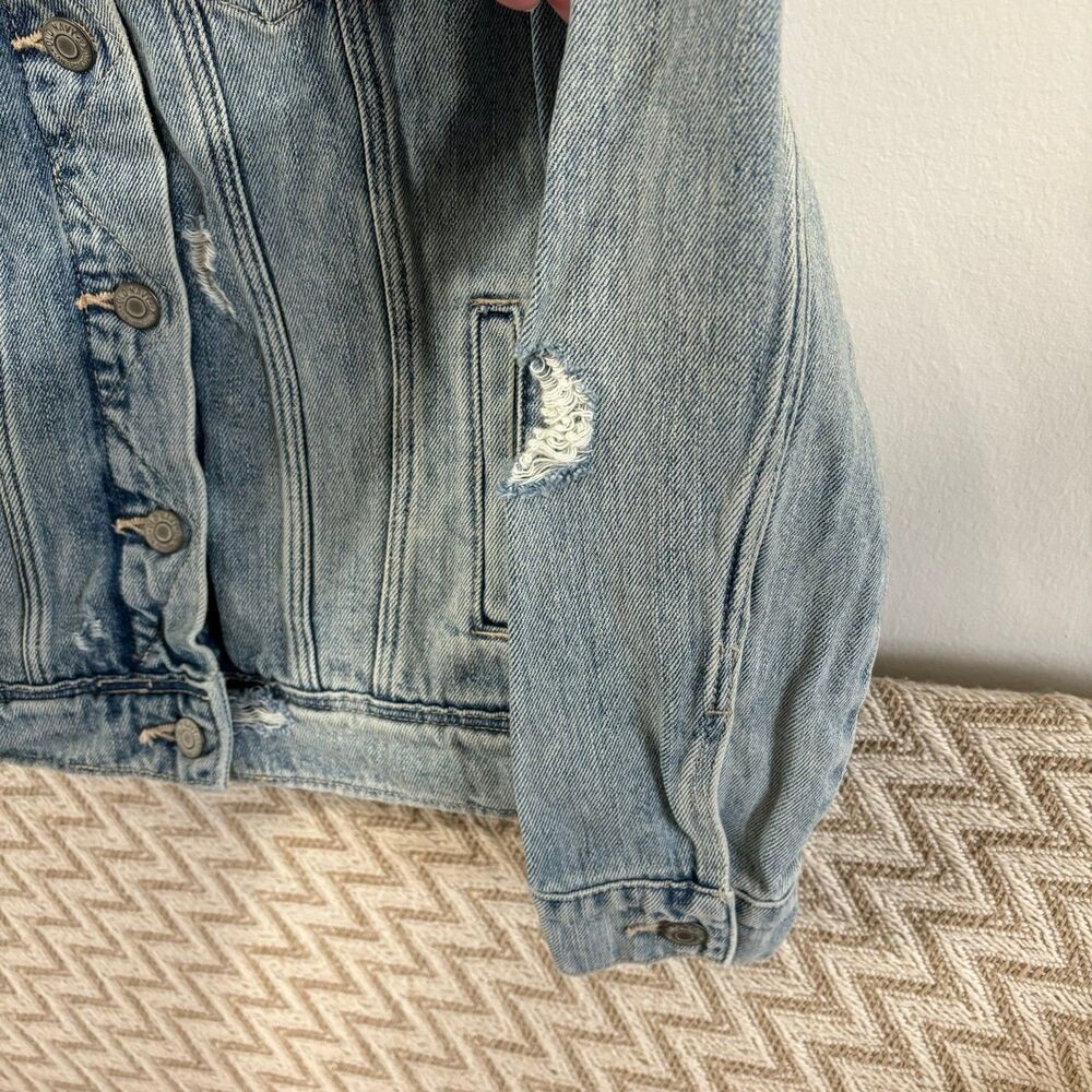 Old Navy Women's Distressed Denim Jean Jacket Size XS - Picture 3 of 7
